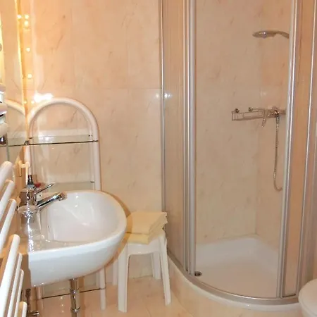 Ruth Haus Kmb Seeblickappartement Am Ossiacher Mit Direktem Seezugang, Hallenbad *